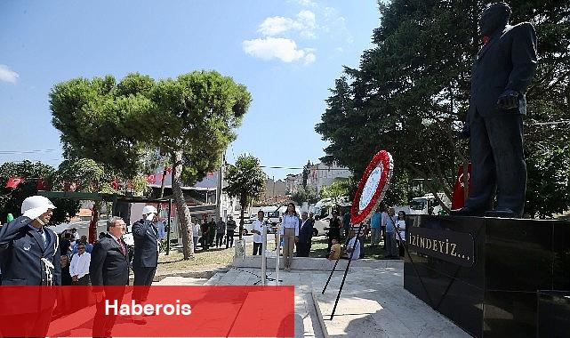 Konak'ta Zafer Bayramı coşkuyla kutlandı - Haberois Konak'ta Zafer Bayramı coşkuyla kutlandı