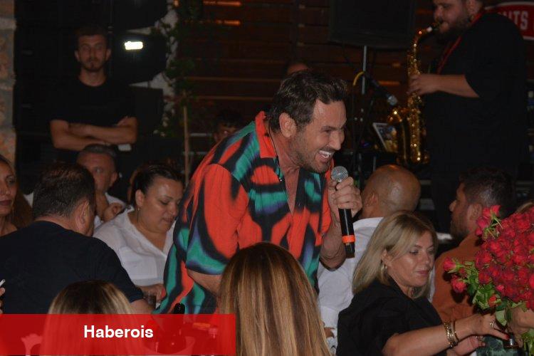 Metin Arolat’tan seyircilerin arasında konser