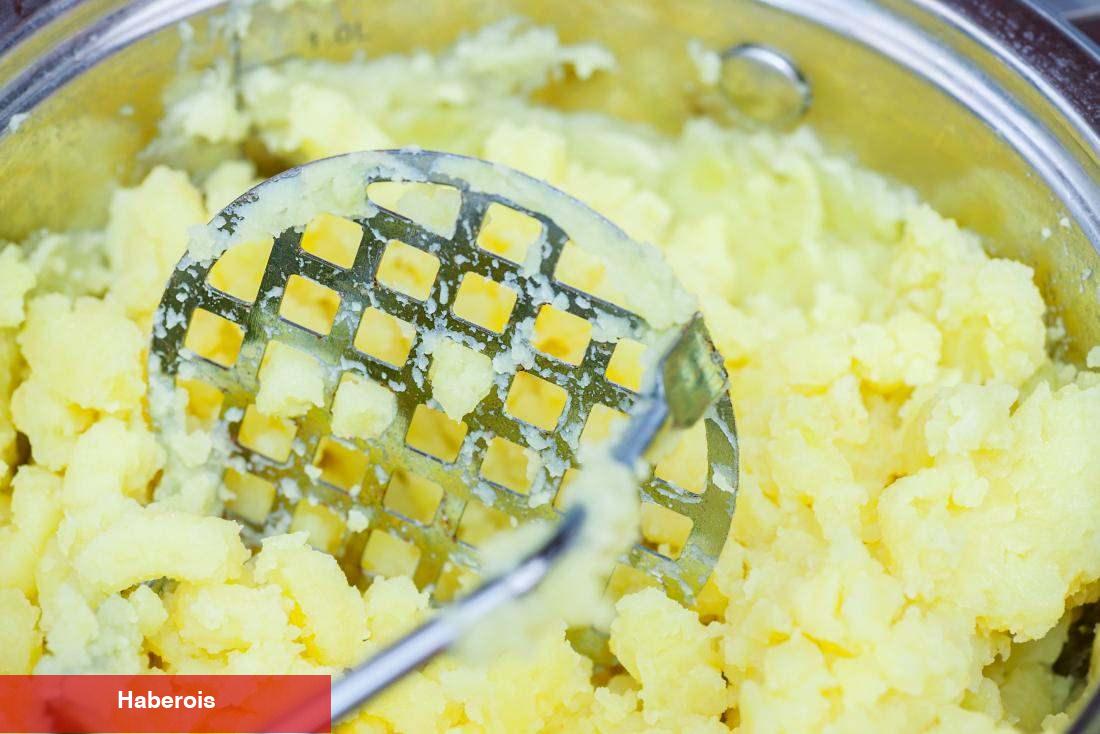 Patates püresini 10 kat lezzetli yapacak tarif! Konutta pürüzsüz patates püresi nasıl yapılır?