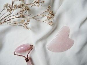Pembe kuvars taşı yüze güzel gelir mi?