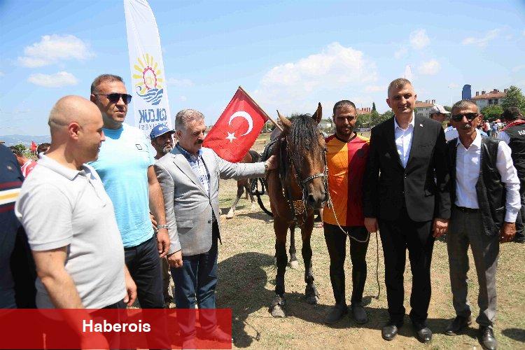 Rahvan atlarında Gölcük koşusu nefesleri kesti