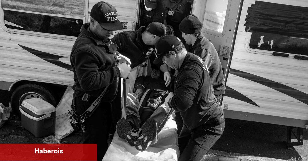 Sadece Fentanil Kullanıldığı İçin Bilet Dağıtan Bir Şehirden Sahneler