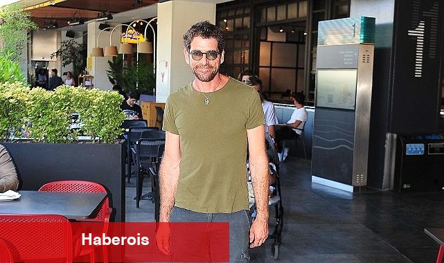 Ünlü oyuncu Cemal Hünal öğle yemeği için geldiği Kanyon'da objektiflerimize takıldı. - Haberois Ünlü oyuncu Cemal Hünal öğle yemeği için geldiği Kanyon'da objektiflerimize takıldı.