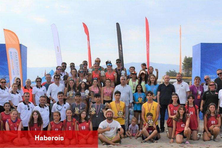 Voleybolda şampiyon Balıkesir Büyükşehir - Haberois Voleybolda şampiyon Balıkesir Büyükşehir