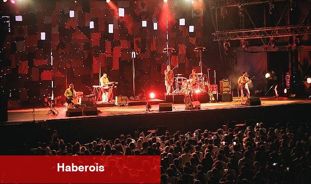 Yüzyüzeyken Konuşuruz Turkcell Vadi konserinde binlerce hayranı ile biraraya geldi - Haberois Yüzyüzeyken Konuşuruz Turkcell Vadi konserinde binlerce hayranı ile biraraya geldi