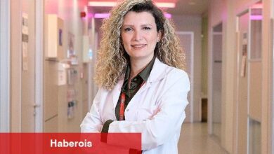 Zayıf, ince belli, uzun, renkli gözlü ve sürekli topuklu ayakkabı giyiyor. Barbie, çocuklarda fiziksel ve ruhsal sorunlara neden oluyor