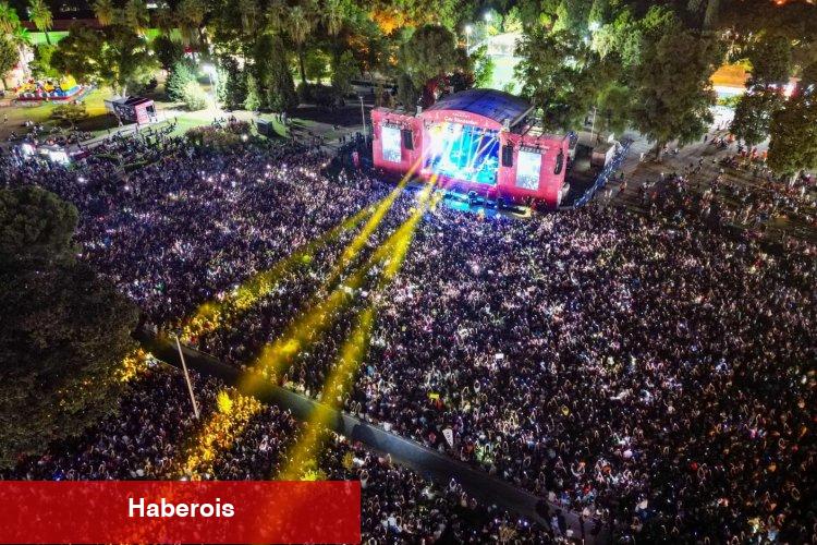 İzmir Fuarı'nda müzik resitali