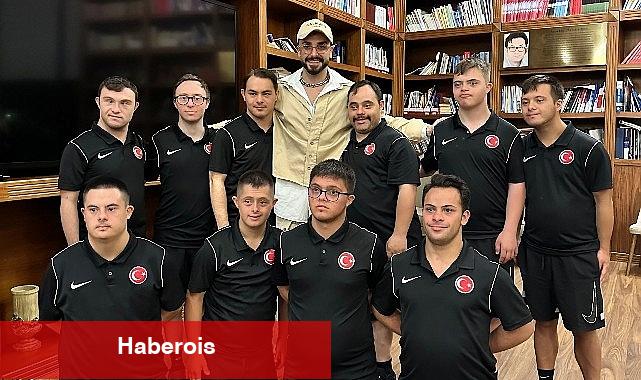 Rapçi SEFO, TFF Ödül Töreninin Ardından Genç Sporculara Moral Verdi - Haberois Rapçi SEFO, TFF Ödül Töreninin Ardından Genç Sporculara Moral Verdi
