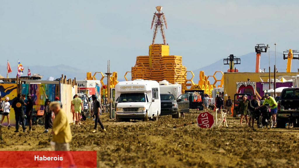 Yağmur ve Çamurun Ortasında Burning Man Fest'te İklimsel 'Yanma' Gecikti
