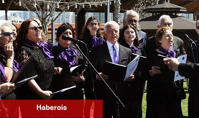 3. Yaş Üniversiteli çınarlardan Karşıyaka'da coşkulu şenlik - Haberois 3. Yaş Üniversiteli çınarlardan Karşıyaka'da coşkulu şenlik