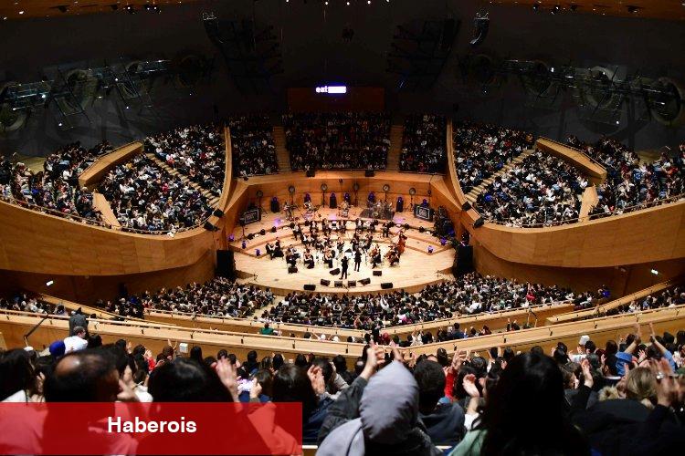 An Epic Symphony & Gökhan Türkmen konseri büyüledi