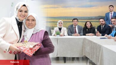 Bakan Göktaş bayanlarla halı dokudu! Yaşlılarla ilahi söyledi