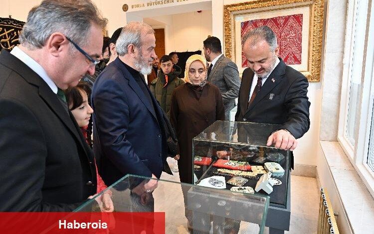 Başkan Aktaş, Kabe örtüleri sergisini gezdi - Haberois Başkan Aktaş, Kabe örtüleri sergisini gezdi