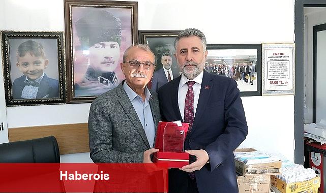 Başkan Sandal'dan 24 muhtara teşekkür plaketi - Haberois Başkan Sandal'dan 24 muhtara teşekkür plaketi