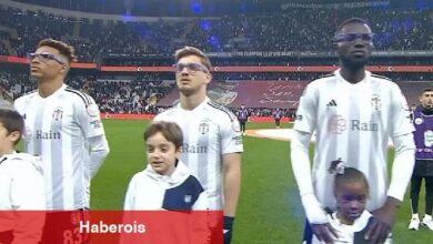 Beşiktaşlı Futbolcular Mor Gözlüklerle Sahada
