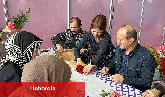 Beyler Kadın Festivali'nde eşlerine çiçek yaptı - Haberois Beyler Kadın Festivali'nde eşlerine çiçek yaptı