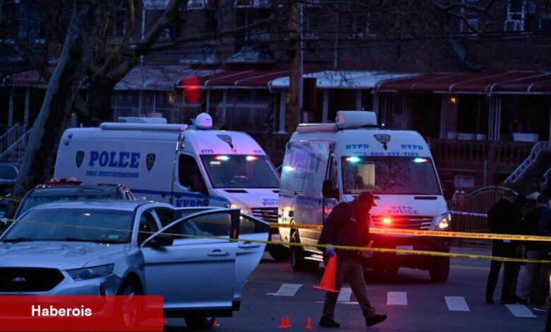 Brooklyn'de Polis, Soyguncuyu Kovalayan ve Ona Vuran Adamı Ölümcül Bir Şekilde Vurdu - Haberois Brooklyn'de Polis, Soyguncuyu Kovalayan ve Ona Vuran Adamı Ölümcül Bir Şekilde Vurdu