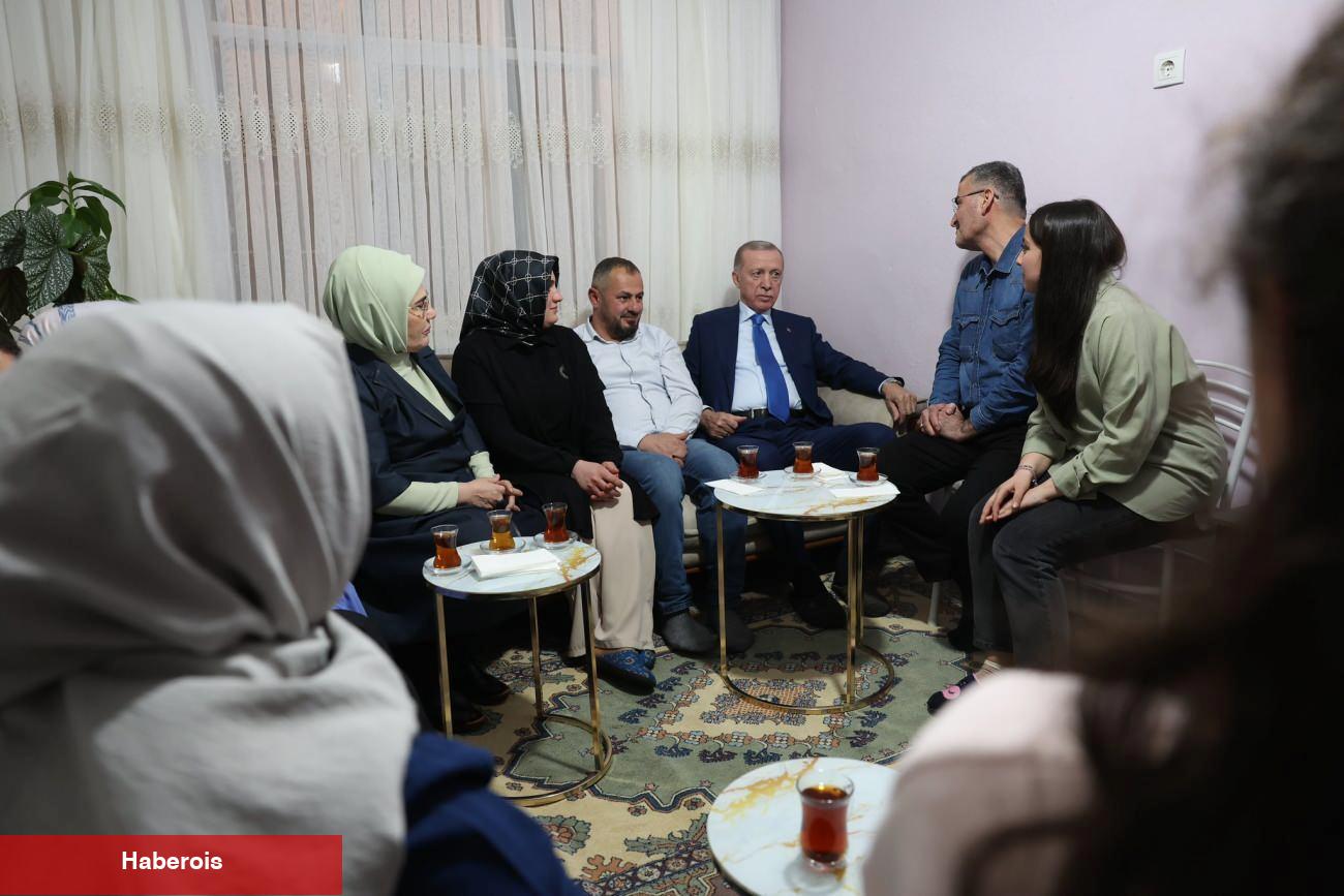 Cumhurbaşkanı Erdoğan ve Emine Erdoğan Taş ailesiyle birlikte iftar yaptı