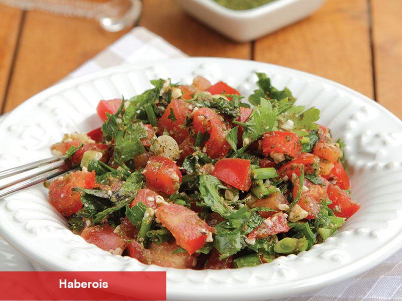 Domatesli Yeşillik Salatası