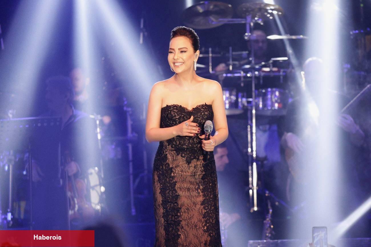 Ebru Gündeş'ten nostaljik paylaşım! Toplumsal medyadan adeta yorum yağıyor