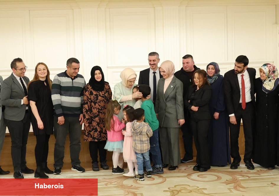 Emine Erdoğan Gönül Elçileri ve vali eşleriyle bir ortaya geldi!"Gönül Elçileri Projesi ile..."