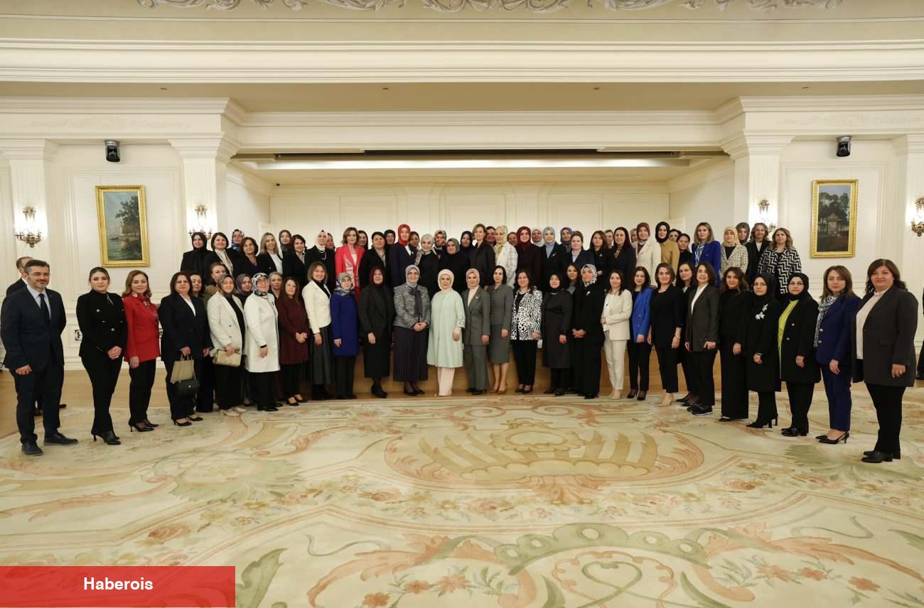 Emine Erdoğan Gönül Elçileri ve vali eşleriyle bir ortaya geldi!"Gönül Elçileri Projesi ile..."
