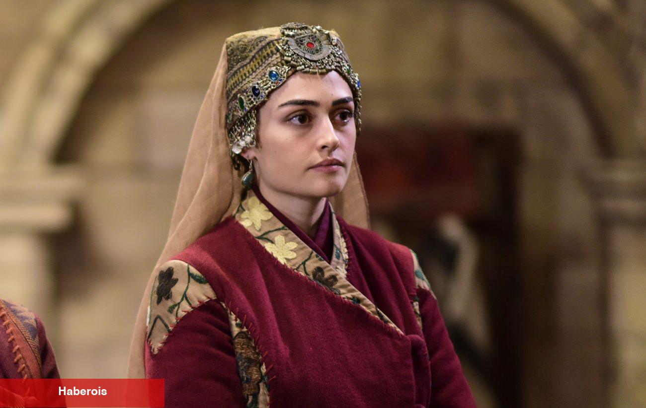 Esra Bilgiç'in Katar şekli gündem oldu! Adeta beğeni yağıyor