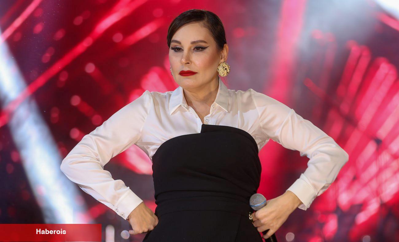 Funda Arar Dünya Bayanlar Günü'ne özel sahne aldı!