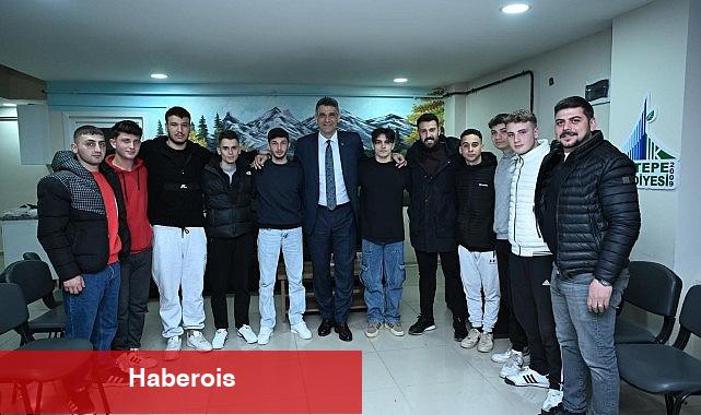 Gençler ilk oylarını Mustafa ağabeylerine atacak