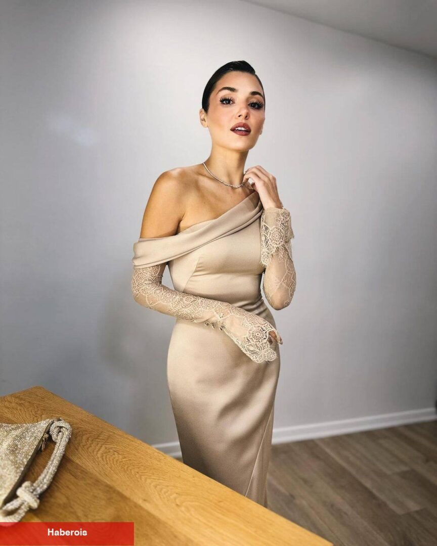Hande Erçel'in düğün kombini toplumsal medyada gündem oldu! Fiyatı ise dudak uçuklatıyor