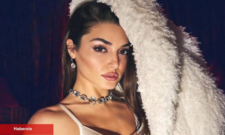 Hande Erçel'in o yapıtı anında satıldı! 110 bin TL'ye satışa sunulan... - Haberois Hande Erçel'in o yapıtı anında satıldı! 110 bin TL'ye satışa sunulan...