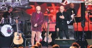 MFÖ’nün Özkan Uğur’suz birinci konserinde duygusal anlar: ‘Merhaba’ diyelim