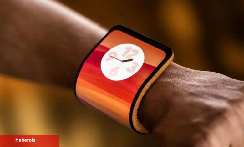 Motorola'nın 6.9 inçlik ekranı bilekliğe dönüşebilen telefonu MWC 2024'te tanıtıldı - Haberois Motorola'nın 6.9 inçlik ekranı bilekliğe dönüşebilen telefonu MWC 2024'te tanıtıldı