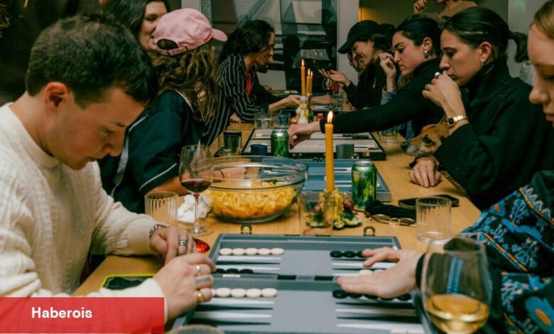 New York'un Lezbiyen ve Biseksüel Tavla Ligiyle Bir Gece - Haberois New York'un Lezbiyen ve Biseksüel Tavla Ligiyle Bir Gece