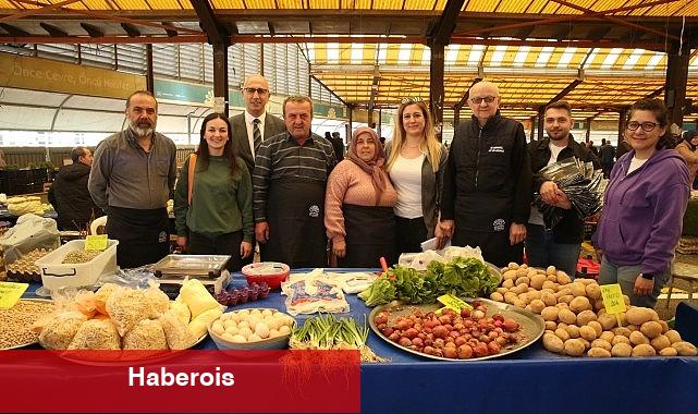Nilüfer Belediyesi üretici esnafa pazar önlüğü dağıttı
- Haberois Nilüfer Belediyesi üretici esnafa pazar önlüğü dağıttı