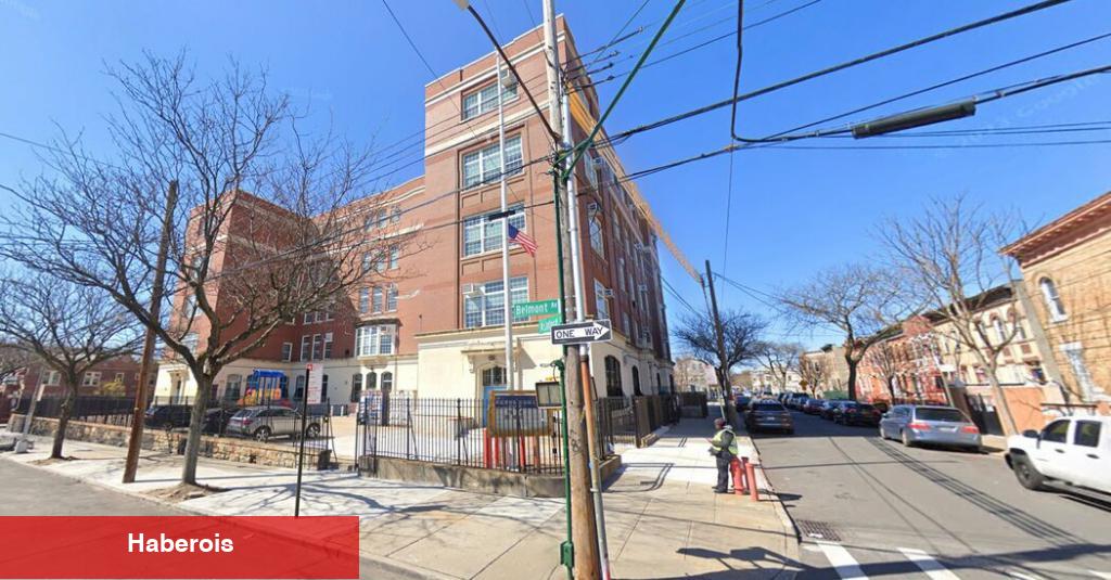 Polis, 8 Yaşındaki Çocuğun New York City'deki Bir Okula Silah Taşıdığını Söyledi