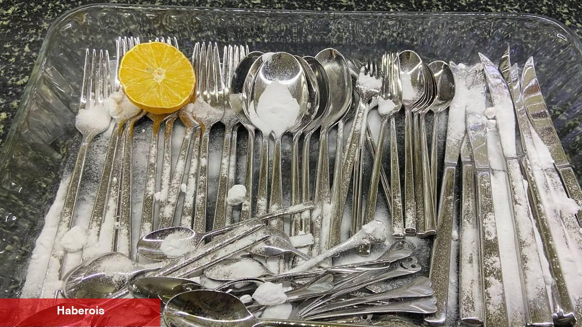 Restoranların sır üzere sakladığı o teknik… Çatal bıçaklarınız parlayacak!