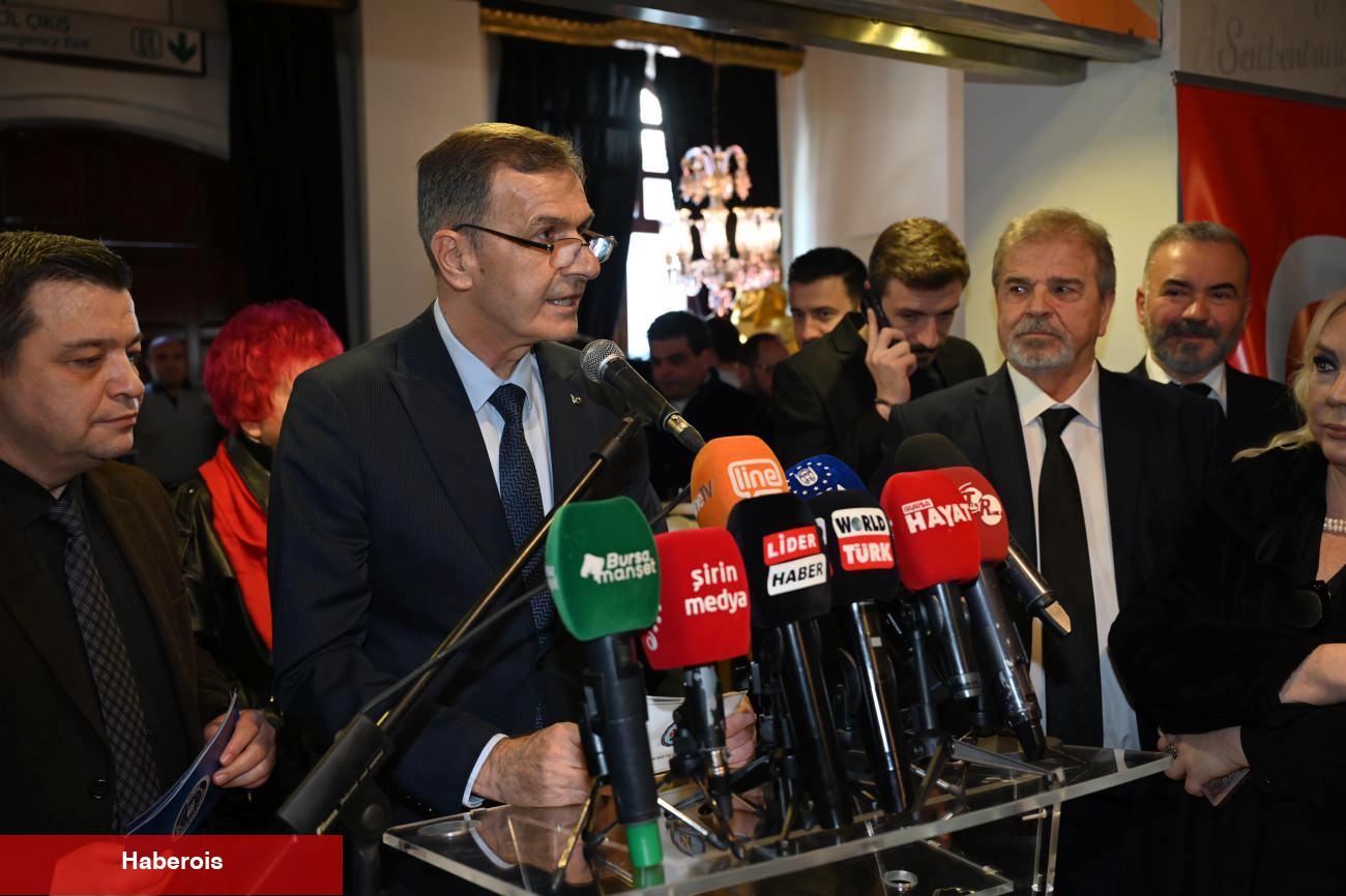 ‘Sanat Güneşi’miz Bursa Kent Müzesi'nde parlıyor! Zeki Müren hayranları akın ediyor