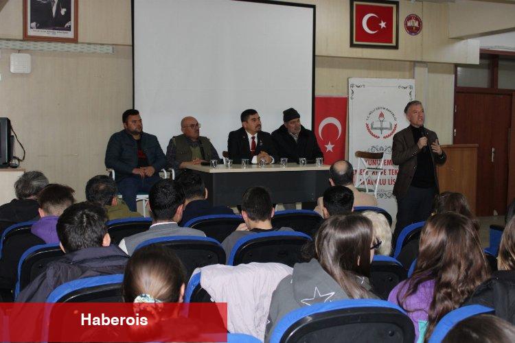 Şehit aileleri ve gaziler öğrenciler ile buluştu