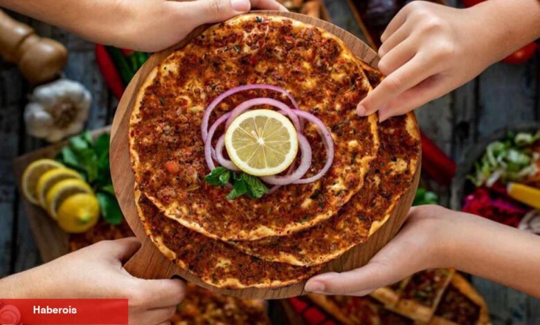 Somer Şef kapalı lahmacun tanımını açıkladı! Somer Sivrioğlu'dan lahmacunun püf noktaları - Haberois Somer Şef kapalı lahmacun tanımını açıkladı! Somer Sivrioğlu'dan lahmacunun püf noktaları