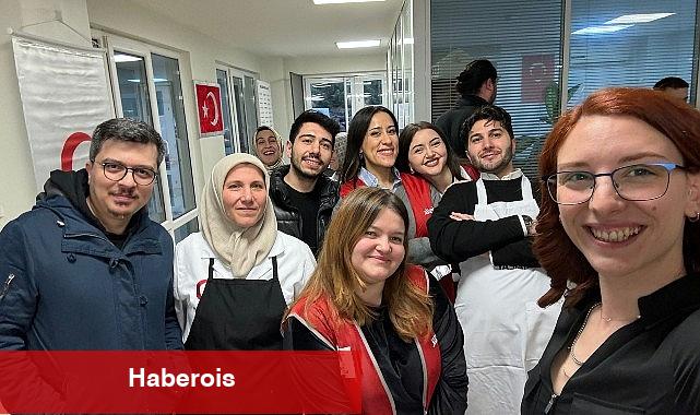 TikTok Türkiye'den Kızılay Pendik Aş Evi'nde bin kişilik iftar yemeği - Haberois TikTok Türkiye'den Kızılay Pendik Aş Evi'nde bin kişilik iftar yemeği