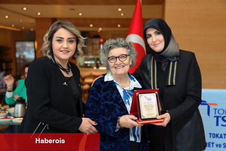 Tokat’ta kadınların başarı öyküleri plaket aldı