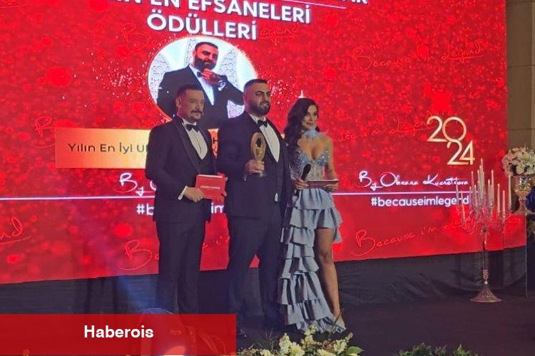 Tolga Pehlivan'a bir gecede 2 anlamlı ödül!