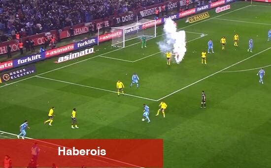Trabzonspor - Fenerbahçe maçında oyun durdu