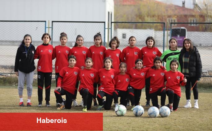 Van Büyükşehir Belediyesi yüzlerce çocuk ve genci spora kazandırdı - Haberois Van Büyükşehir Belediyesi yüzlerce çocuk ve genci spora kazandırdı
