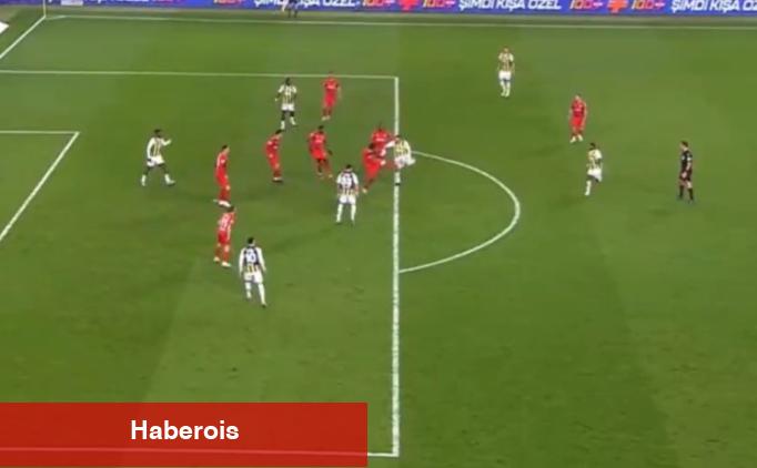 VAR uyardı, Fenerbahçe penaltı kazandı! - Haberois VAR uyardı, Fenerbahçe penaltı kazandı!