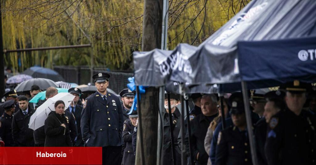 Yas Tutanlar Görev Sırasında Öldürülen NYPD Memurunun Cenazesinde Toplanacak