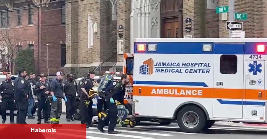 Yetkililer, Polisin Queens'te Makas Sallayan Adamı Ölümcül Şekilde Vurduğunu Söyledi