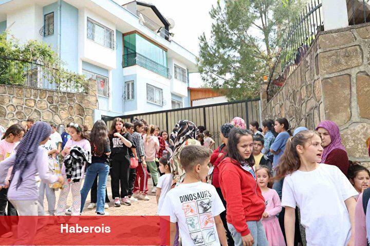 Adana'da bayram harçlığı kuyruğu! Duyan sıraya girdi
