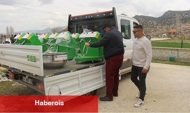 Antalya Büyükşehir kovan ve makine teçhizat desteğini sürdürüyor - Haberois Antalya Büyükşehir kovan ve makine teçhizat desteğini sürdürüyor